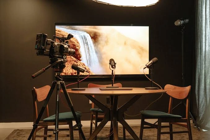 The Role of a Podcast Studio in Advertising Campaigns Podcast Studio in Advertising Campaigns